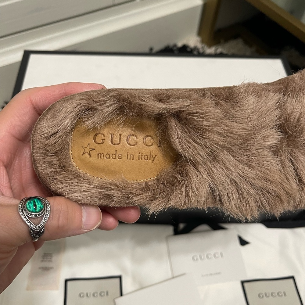 Like New Men’s Size 8 (Euro Size 41) Gucci ACE Bee Sneakers With Fur In White - Picture 9 of 14